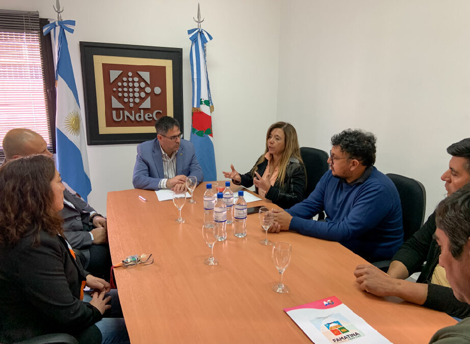 Gestión | La UNdeC firma convenio con el Municipio de Famatina